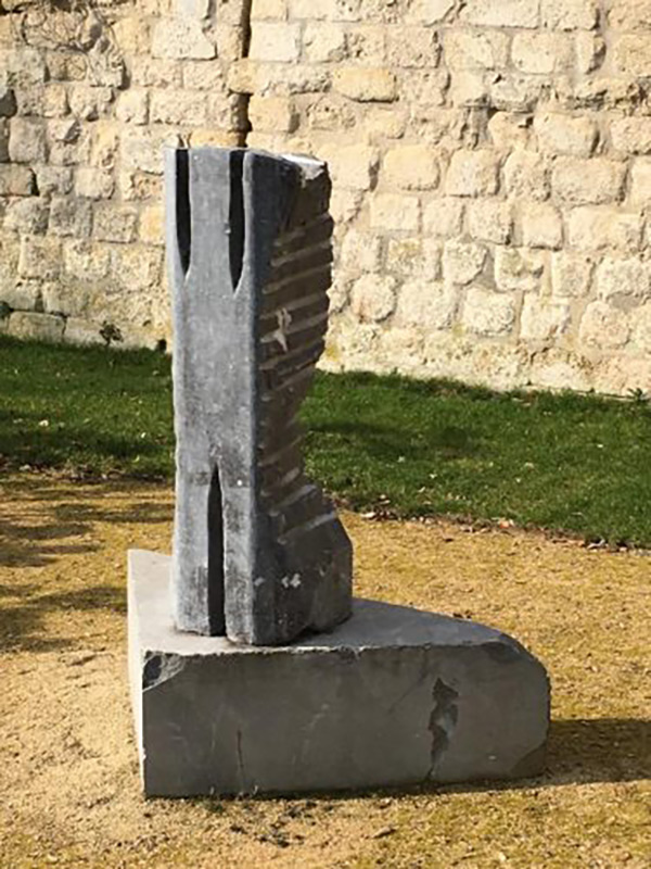 Carré : la puissance de la pierre