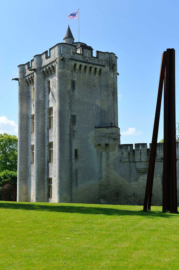 9 lignes obliques : l’élan monumental de Bernar Venet