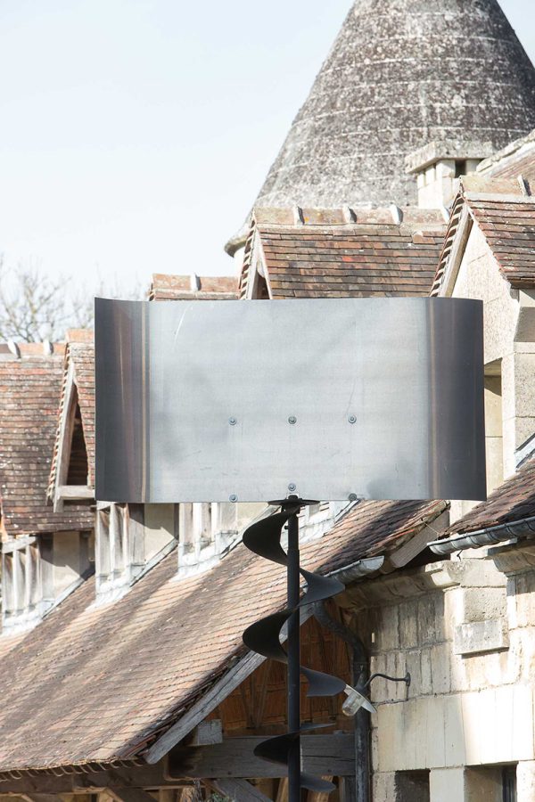 Éolienne : sculpture entre nature et futurisme